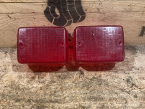 Cabochon de feu arrière Yamaha 250-350 RDLC 4lO et 4l1